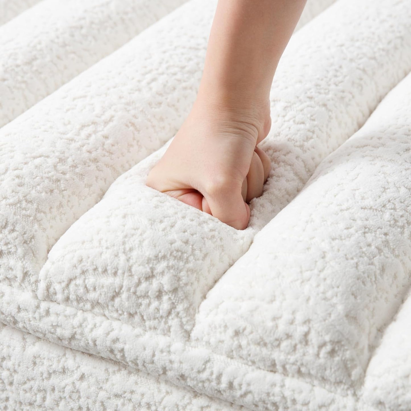 Wavy Ottoman Storage Bench Multi-Functional Narrow Entryway Bench Elegant End of Bed Bench with Storage and Safty Hinge for Living Room Entryway Hallway Bedroom Boutique, White